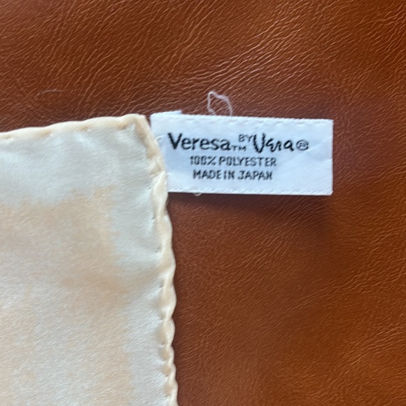 Vintage Veresa by Vera scarf - Picture 5 of 8